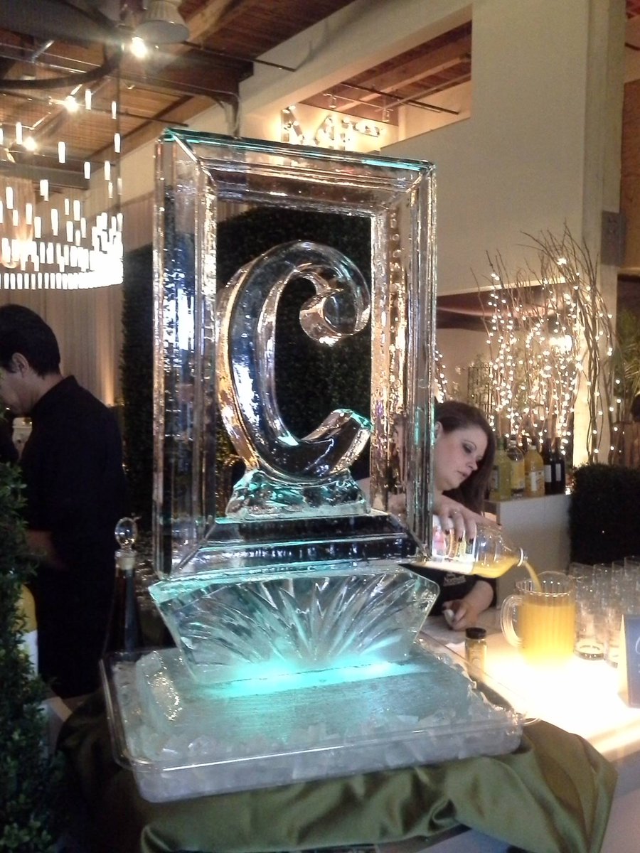 iceworksNW's tweet photo. Framed "C" at Canvas at #Sodo Seattle. #icecarving #seattle https://t.co/JDd2m3YEmF
