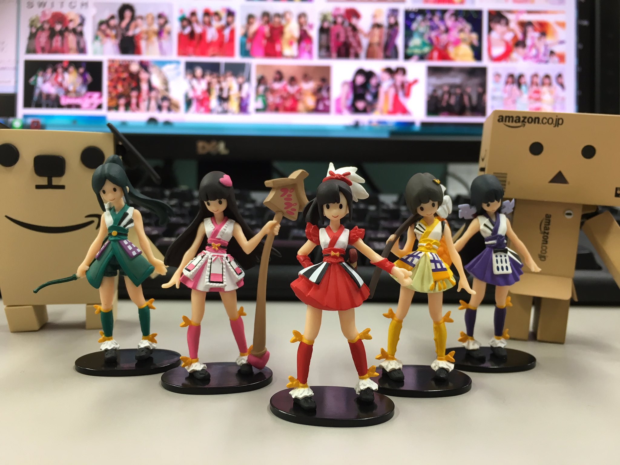 ももクロの写真とかスマホとかを立てるモードにできるフィギュア ももクロの写真とかスマホとかを立てるモードにできるフィギュア
