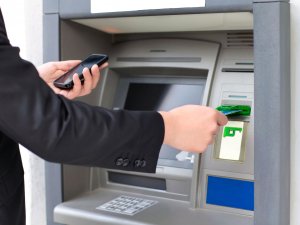 VumaFM's tweet image. #KwasabreakfastShow #TechnologyWednesday led by @Linda_Sibiya &amp;amp; @sboniso_mtshali-Talking about fraud in your account