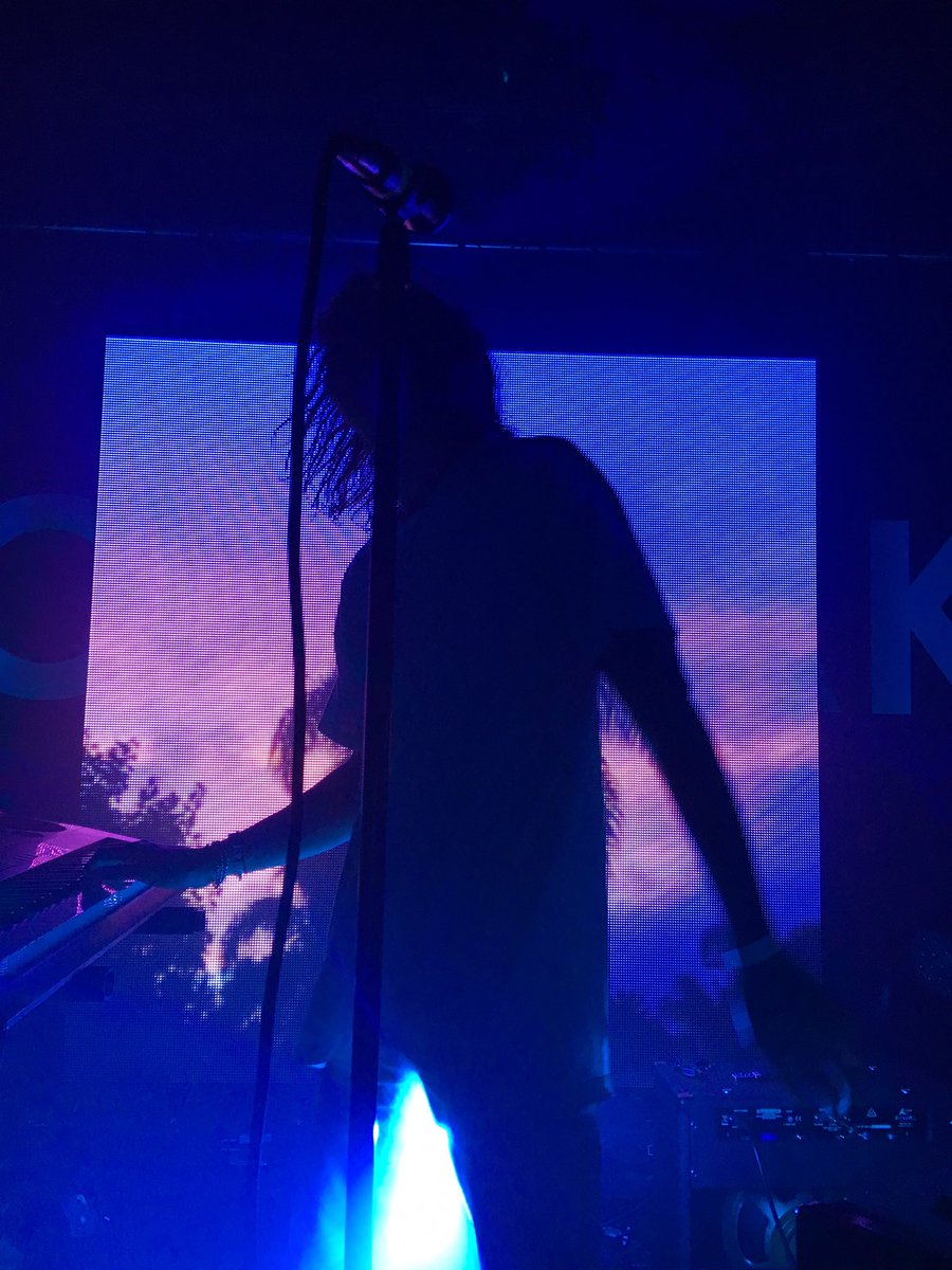 4everLANY's tweet photo. pjk aesthetic : #makeouttour https://t.co/T1ylRrE6tH