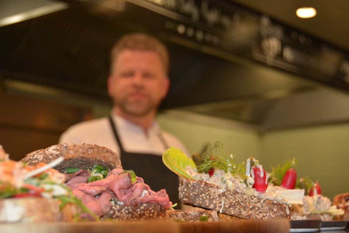 Arnhem slaat onverbiddelijk toe. Minirecensie <a href="/STAN_AND_CO/">STAN & CO.</a> eelcovanwieringen.punt.nl/content/2016/0… <a href="/UitEtenArnhem/">Uit Eten Arnhem</a> <a href="/michelkuipers/">Michel Kuipers</a>
