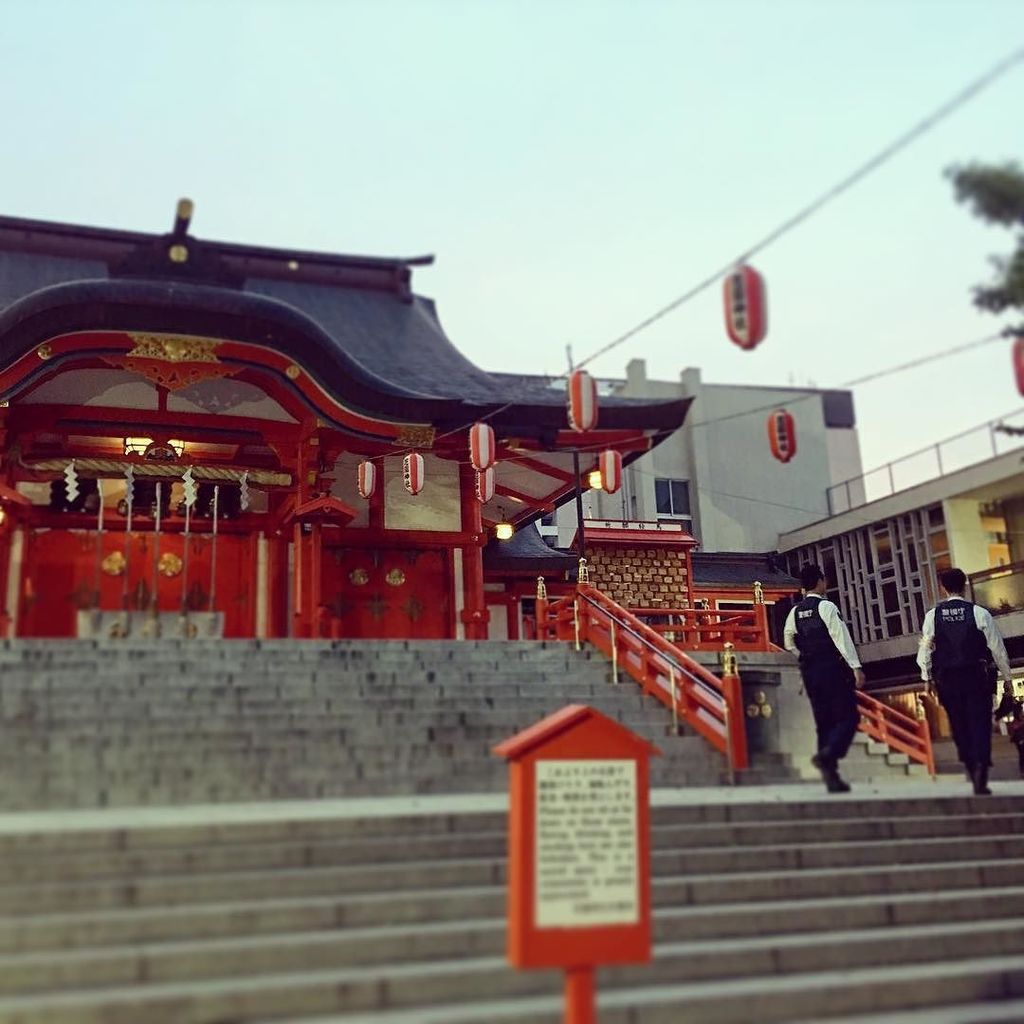 都内はサミットの影響で
警察官がたくさん…

花園神社 by lovepeat ift.tt/20A4zOT