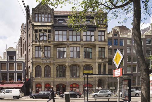 84 sociale huurwoningen opgeknapt in het prachtige Handelsbladgebouw in hartje Amsterdam bit.ly/22oLjFK