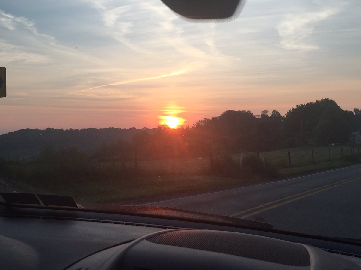 emmycatlady's tweet photo. Sunrise #100.7 #1007 #Star100.7 #BubbaShow #Radio #RadioShow #BubbaMorningShow https://t.co/TG6lMkAoRU
