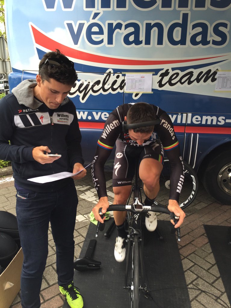 Oud_Account_WIL's tweet photo. “ @aidis13 is de eerste die aan de opwarming begint voor de proloog van #BaloiseBelgiumTour https://t.co/6zjYig2hSK