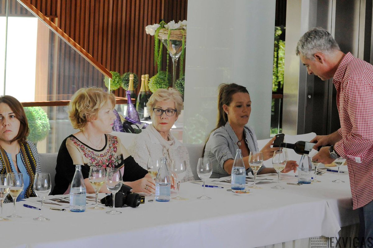 exvigas's tweet photo. RT @BODEGAJOSPARIEN: Cata de ayer en @exvigas, @CB1939Canarias muchísimas gracias a todos los asistentes :) https://t.co/TukKvYCX9x