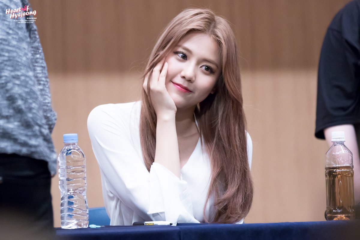 heart0810com's tweet photo. 160520 #굿럭 팬싸인회 DATA UP
https://t.co/ypLlxAopDa
@Official_AOA #혜정 #에이오에이 #AOA

완전 귀엽다 😳❤️ https://t.co/a9tZMgkii3