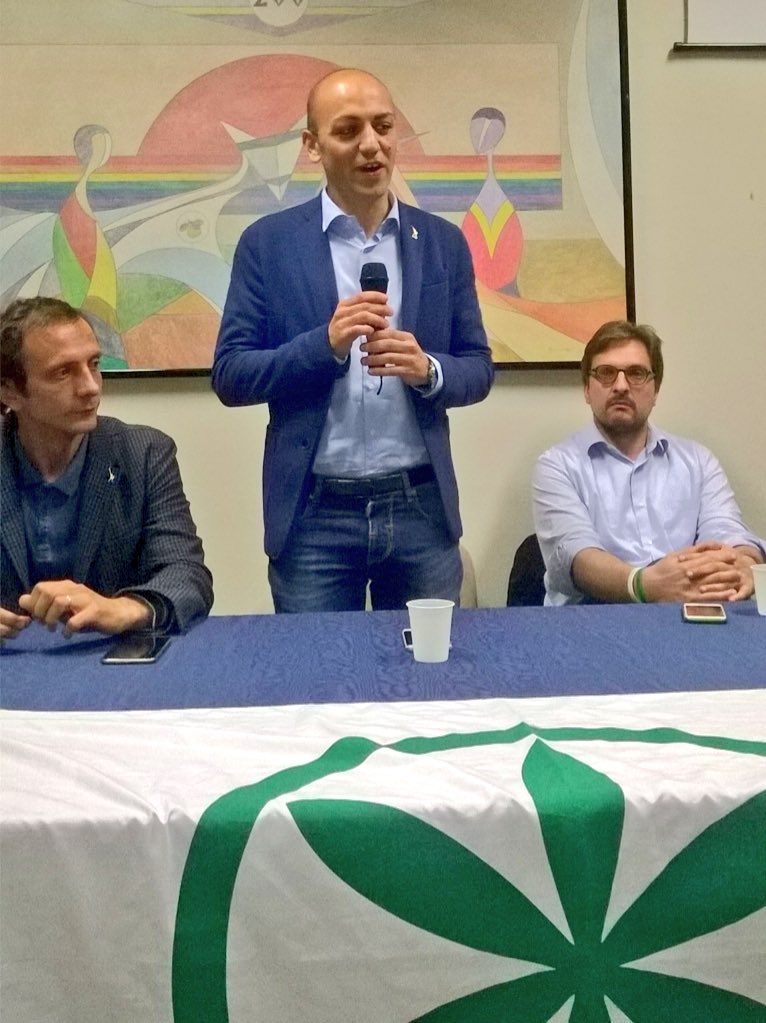 pa_tere's tweet photo. "@staff_M_Fedriga: Ieri serata a #Codogno a sostegno di Francesco #PasseriniSindaco 
#ScelgoLega https://t.co/y2GU7iic0N"
@SalaminaSilvia