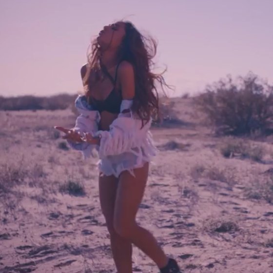 jamkafka's tweet photo. A little bit dangerous ♡♡♡ #IntoYouMusicVideo @ArianaGrande https://t.co/u9qUPcY3HG