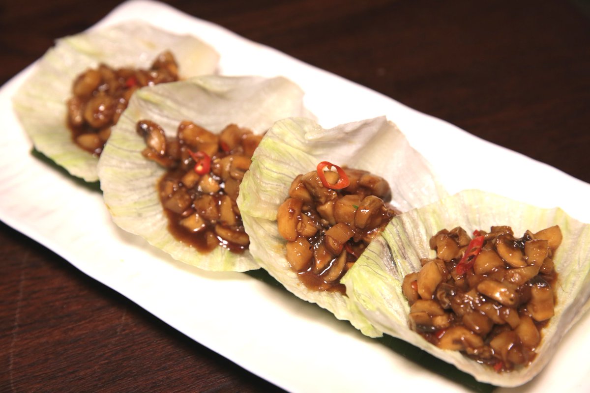 TheFoodistani's tweet photo. The vegetarian #ettucewraps consist of water #chestnuts &amp; #mushrooms at #Shiro. #Foodistani #FoodReview #FoodFood https://t.co/19yruxlQBx