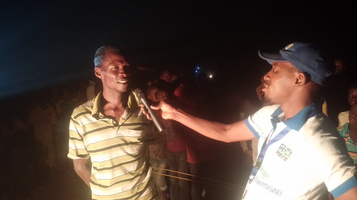 djajules's tweet photo. #Tanout sous les ecrans et projecteurs #Cinemamobile ce maradi,pour la #Paix on irra très loin #Pdevll @SFCG_NIGER https://t.co/nYW1vvlPlH