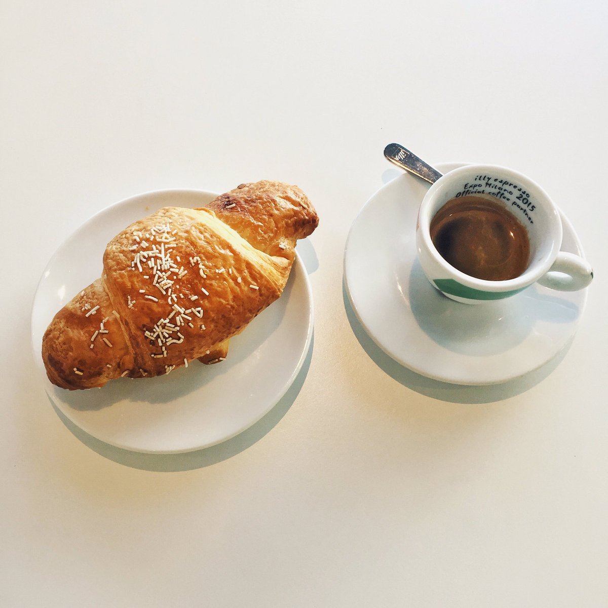 Caffè e brioche : we do it <a href="/giroditalia/">Giro d'Italia</a> style this morning as we leave the mountains to head towards Cassano d'Adda