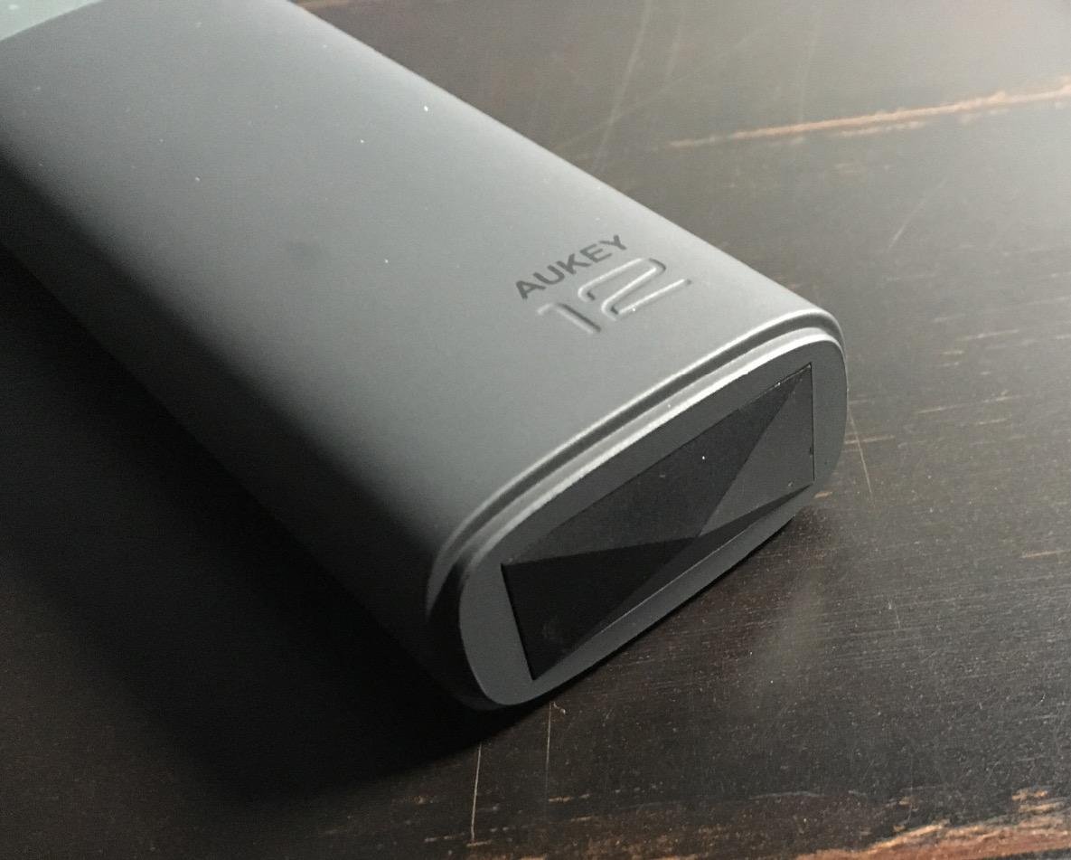 Jump_starterCar's tweet image. @Jump_starterCar 300meters flashlight car jump starter # phone charger # hammer