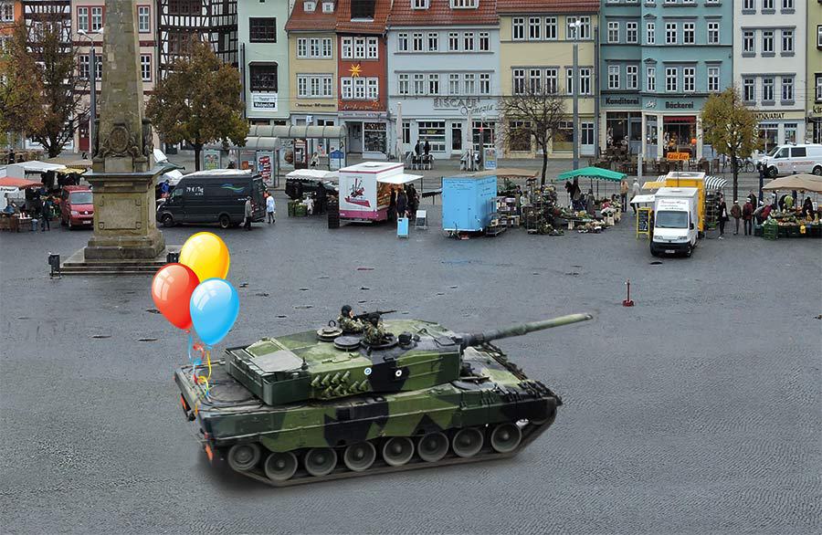 LocalTimesEF's tweet photo. Eine Runde mit dem Panzerkarussell https://t.co/L6muO6R1bx https://t.co/WIi08Nxqba