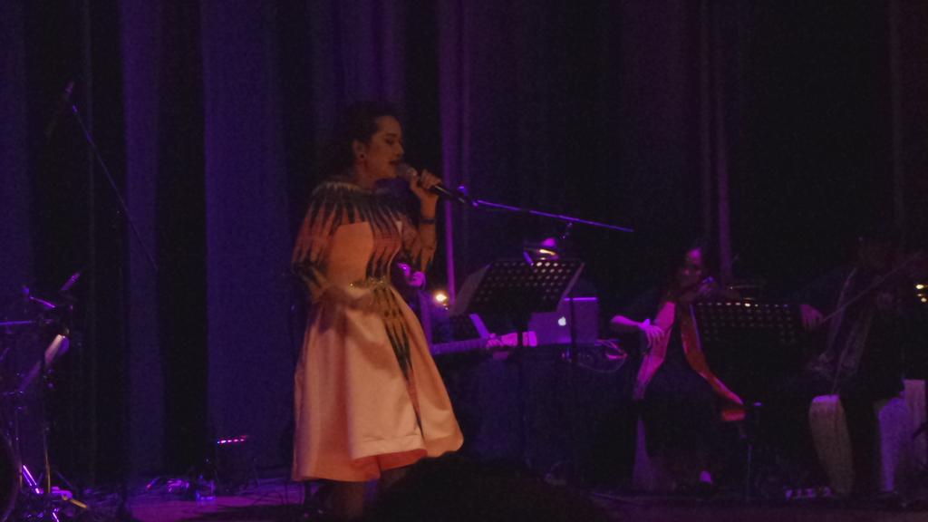 Teman2Stefany's tweet photo. Performance ka @fanypatilaya  semalam di acara berbagi melodi bersama @arshacomposer https://t.co/doGLETKkV7