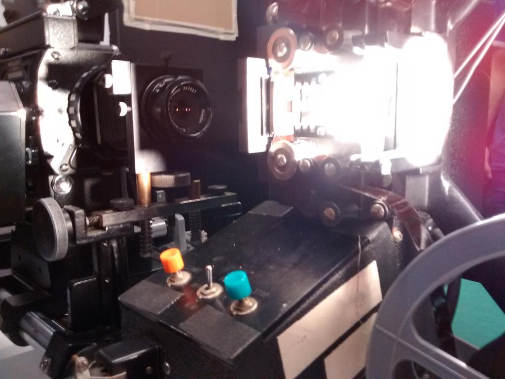 filmotive's tweet image. #opticalprinter taller de #luismacías #craterlab @tabakalera #16mm #hiconfilm #bolex #crono #fx #exp
film&amp;gt;|&amp;lt;film