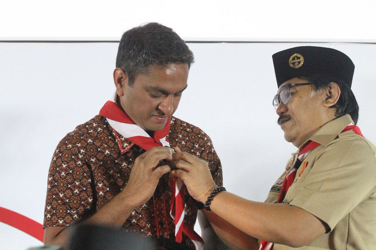 123Dwikusuma's tweet photo. Hidupnya selalu untuk Rakyat #whyadhyaksa https://t.co/RfxxoFfT9m