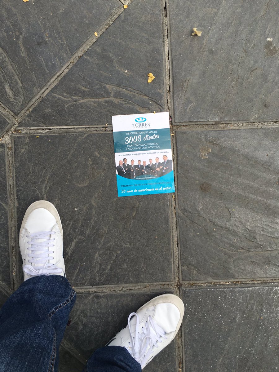 innovaser2010's tweet photo. De camino a reunión te vas encontrando cientos de #flyers tirados por las calles #recicla #papelconsemillas #Granada https://t.co/HGhxfNfMpE