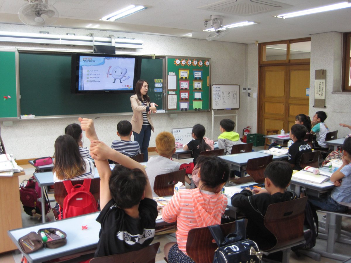 *초등학교 구강교실* 상대원초등학교에서 올바른 칫솔질 방법 등을 배우는 시간을 갖었습니다. 잘못된 습관을 고치고 올바른 방법으로 칫솔질하기로 약속했답니다^^ #성남시 중원구보건소