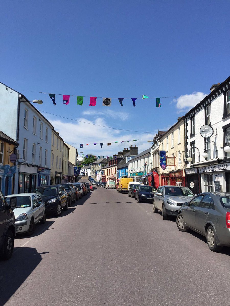 Gorgeous weather for the start of the @SchullShorts Festival! Full program here fastnetfilmfestival.com/wp-content/upl…