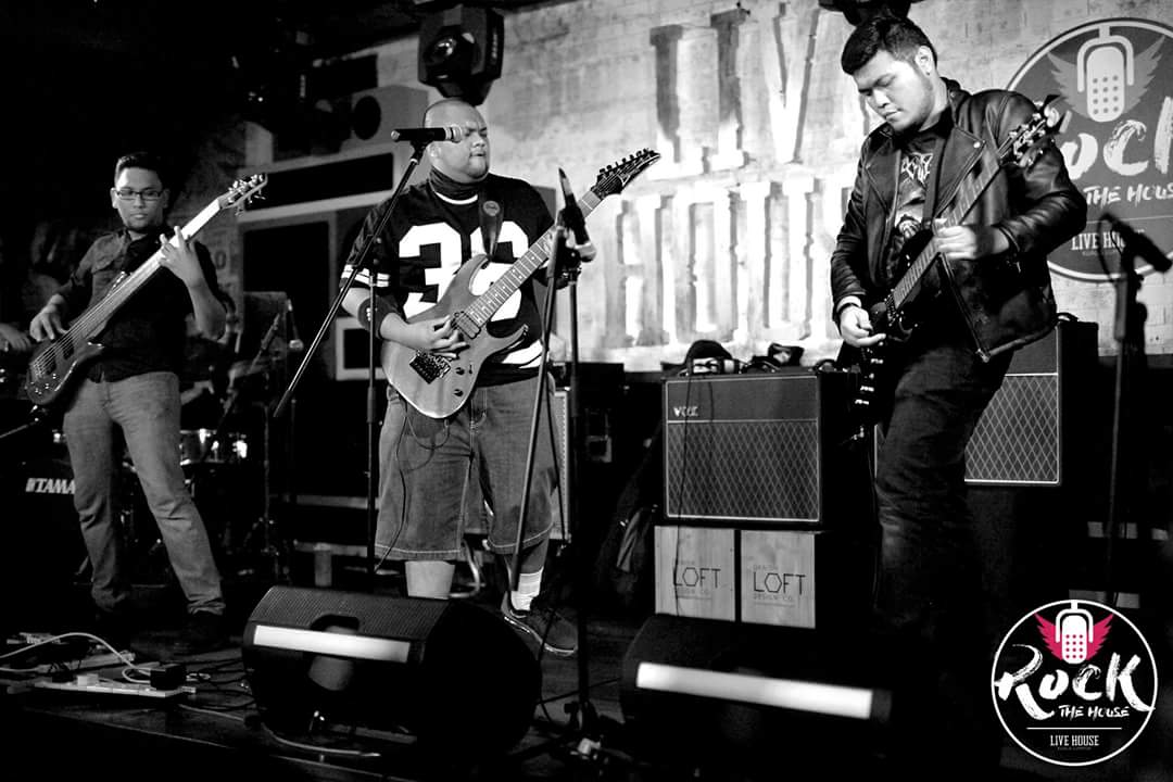 dylght_dscnds's tweet photo. Daylight Descends at Live House KL's Rock The House: Grand Finale on 22nd May 2016. 

#DaylightDescends
#GrooveMetal https://t.co/Bj7xIkGqaf
