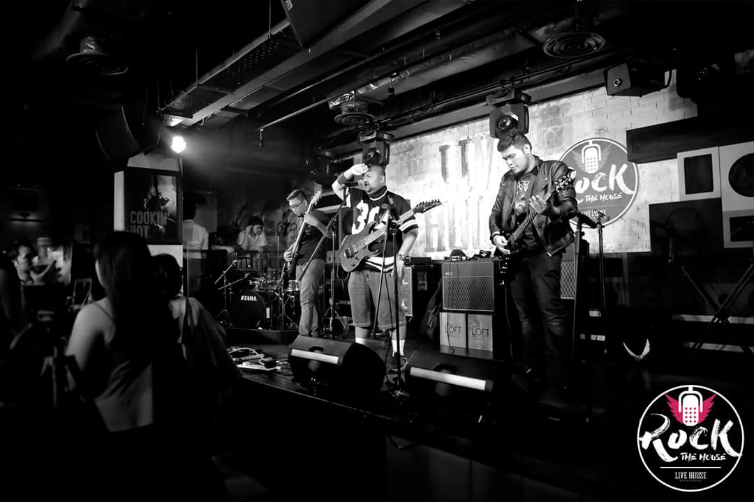 dylght_dscnds's tweet photo. Daylight Descends at Live House KL's Rock The House: Grand Finale on 22nd May 2016. 

#DaylightDescends
#GrooveMetal https://t.co/Bj7xIkGqaf