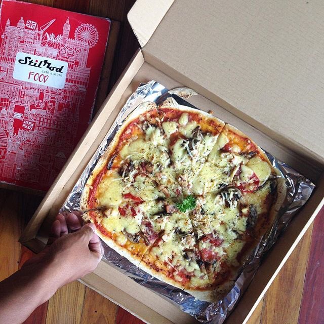 Have no time to grab lunch? Just order via Gojek mates..
