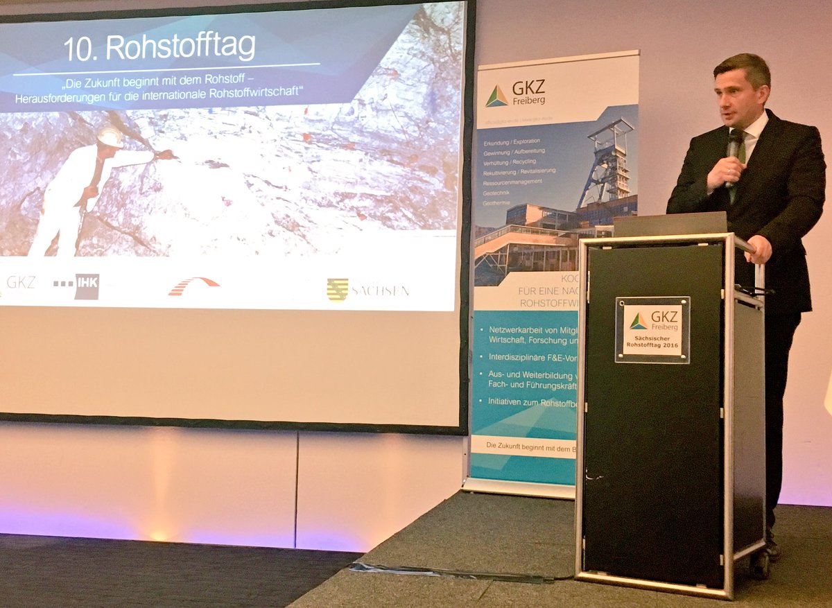 SMWA_SN's tweet photo. "Recycling von Rohstoffen muss  bei der Herstellung eines Produktes mitgedacht werden." @martindulig https://t.co/uwHZ6GNxje