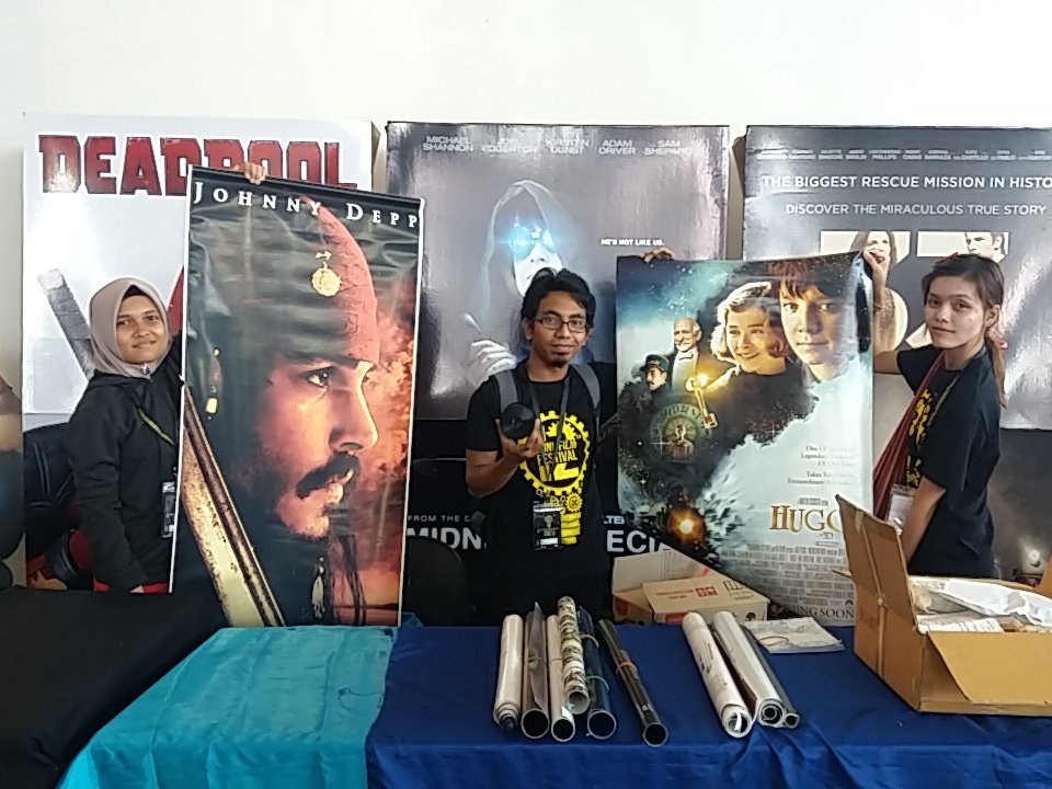 MFFunimas's tweet photo. Posters, film reels, banners are up for sale, courtesy of #STARCineplex at #12thMFF #ExperimentalTheater FACA https://t.co/oczN0DPa2N