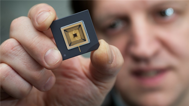 JoshuaTaylorD's tweet photo. Could Wi-Fi be replaced by Li-Fi? https://t.co/qswwtXWLTk https://t.co/M2MJEwpAnV
