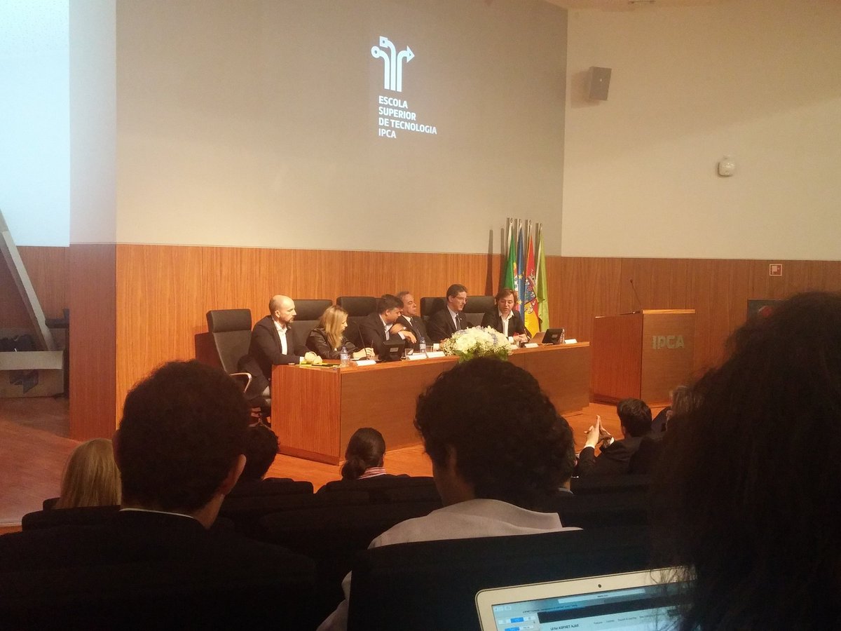 nsmdias's tweet photo. #DiaEST bebate about the future of education in engineering and technology in Portugal https://t.co/BWB0PXLFJZ
