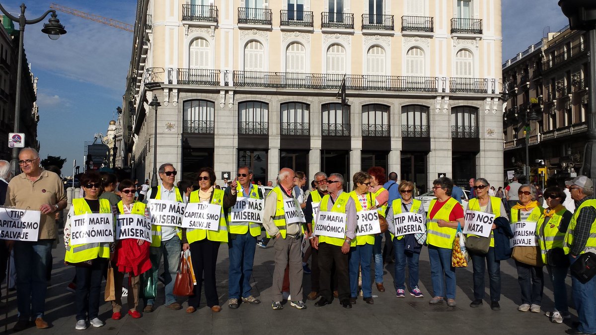 yayoflautas's tweet photo. La lucha en la calle precede a las instituciones. @MADRID se declara contrario a TTIP y CETA. #MadridNoTTIP https://t.co/yPoZD2EfgD