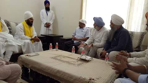 AapBatala's tweet photo. Baba Ranjit singh ji Khalsa Dhadrianwale with Arvind kejriwal CM Delhi https://t.co/HJigjUffEQ