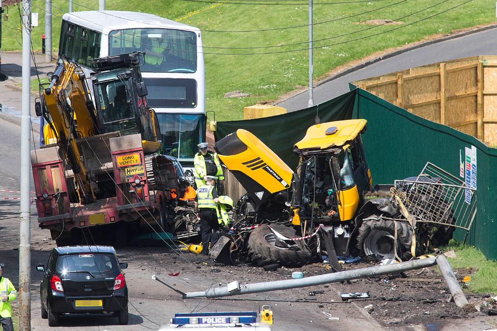 TheSun's tweet image. At least one dead as digger crushes car 'containing four passengers' after falling off lorry thesun.uk/6018Bquup
