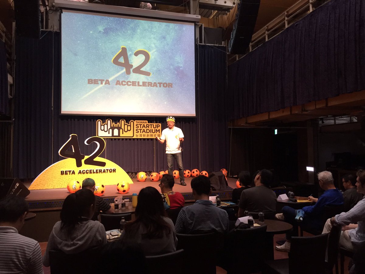 startup_stadium's tweet photo. Taiwan startups Cupple and Brain Rhythm taking the stage! #TowelDay #42BetaAccelerator https://t.co/slXHoQtFgP