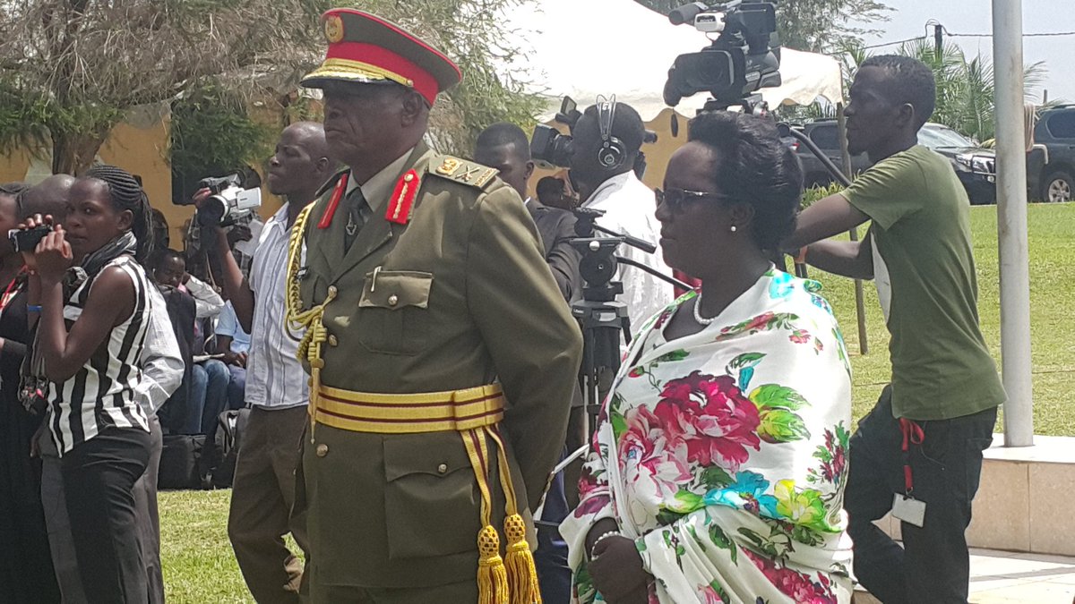 Snduhukire's tweet photo. Lt Gen Joram Mugume, the most senior of the Promoted, is the first to be decorated #ArmyPromotions @ntvuganda https://t.co/PZhefpFCIS