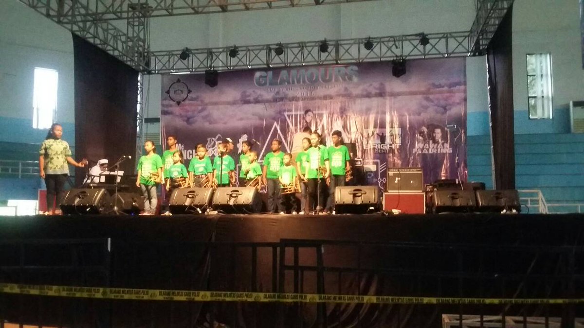glamours_4's tweet photo. Nih guys! Acara kita ada Music Tradisional Angklung dari panti asuhan Fajar Baru😍 https://t.co/D3GNLLBRUB