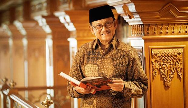 Hafid_91's tweet photo. BJ Habibie Inspirasi Indonesia https://t.co/kyg21PQxaD https://t.co/87nTeJTvUZ