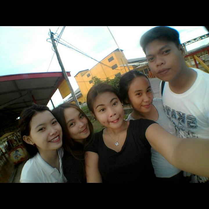 Semoga bukan hanya teman biasa tapi susah senang terus sama sama💕