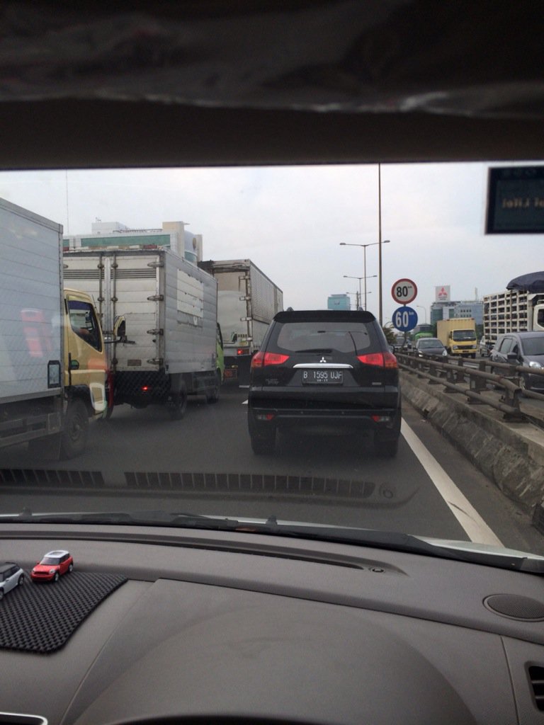 TMCPoldaMetro's tweet photo. 16:01 Tol Rawamangun arah Sunter padat  https://t.co/bu0kKOB5JR @Marthin_bee