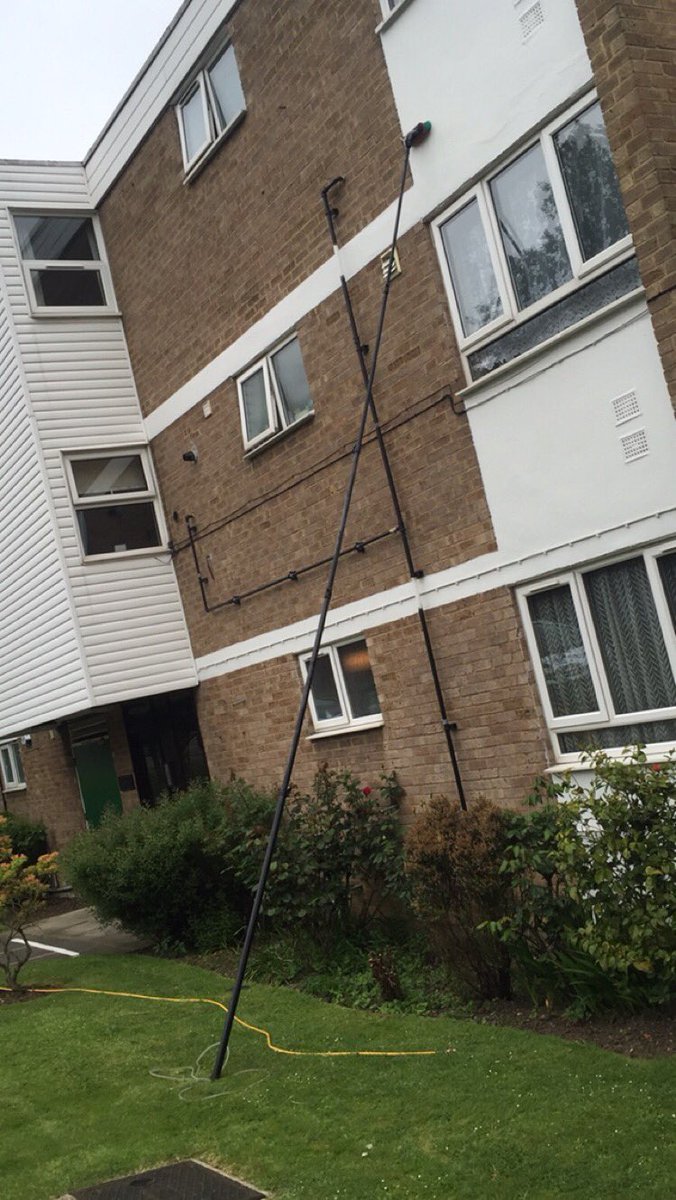 Dull day in Winchmore hill, London. Cleaning flats today #windowcleaning