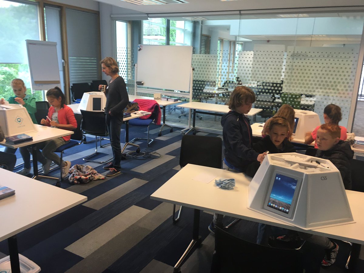 codeqube's tweet image. #codeqube workshops #DTW2016 @hightechcampus #html #css #website bouwen
