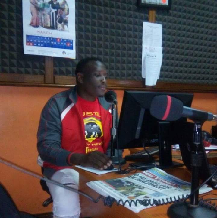 TabsKay's tweet photo. He does it well for me @Diktetamark 
watch him  live on @BLiveTV 
And tune on @cbsfm88_89 2 catch up with him https://t.co/AxDVA9ywws