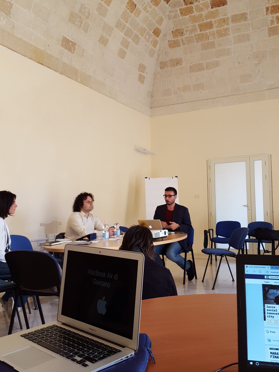 Lesocinncity's tweet photo. @Chri_Spada racconta a @fabriziosammarc  #metropolitema, per una nuova mappatura e fruizione dei luoghi di Lecce https://t.co/G0AHpRcQqx