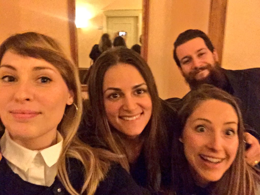 JulieParfaits's tweet photo. Tanti auguri compagna di banco 🎉🎁🎈 @MartinaMauroT @IreArtemagni #hbMM https://t.co/ZaWNCPSJQn