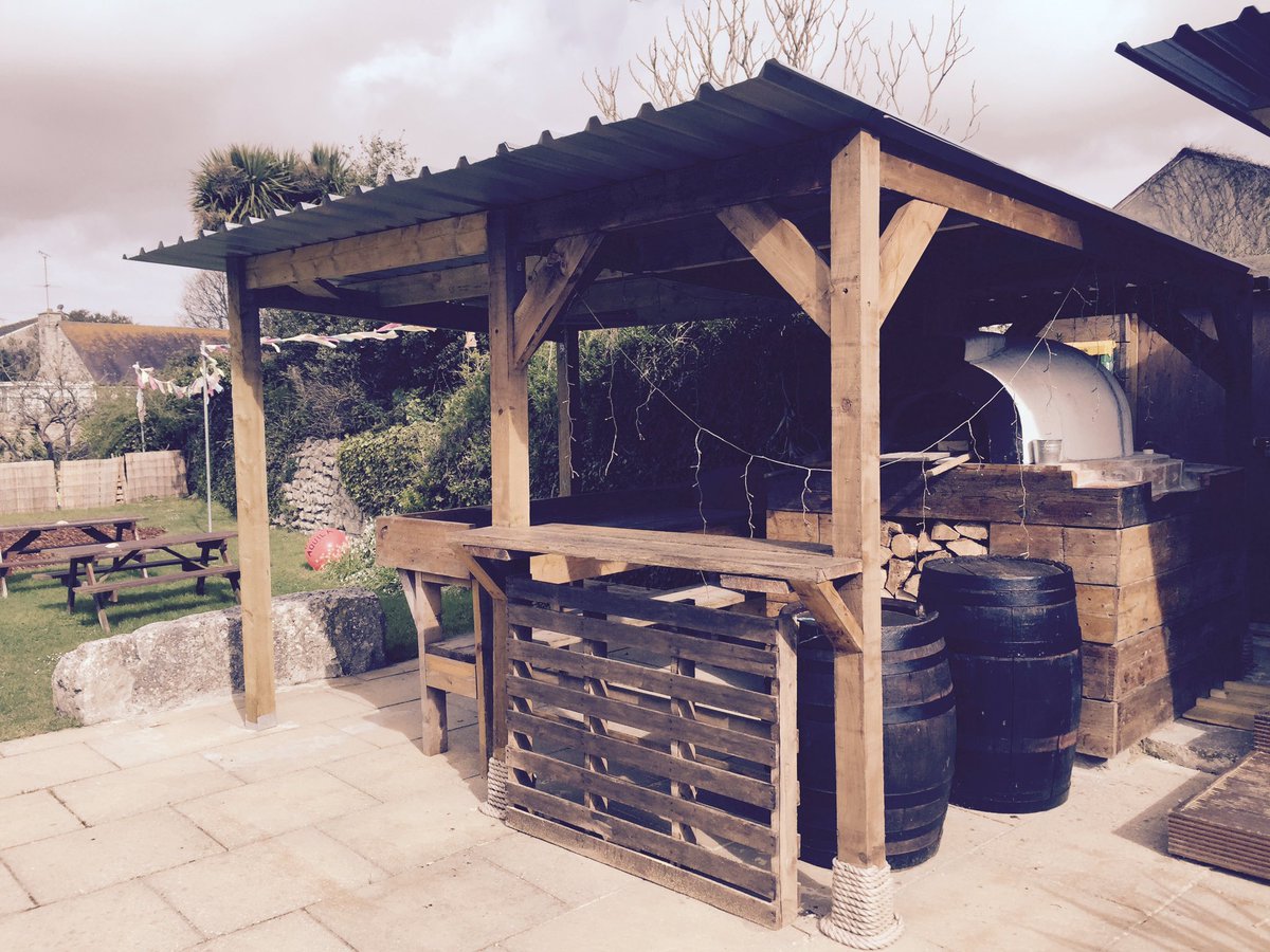 Portlandjamjar's tweet image. Wood fired pizzas, every Thursday from this week #Portland @PortlandNewInn @NewInnBoutique @LovePortlandUK