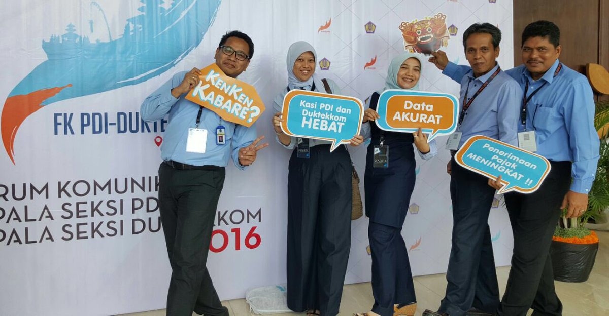 NGondowati's tweet photo. Tetep kompak Kanwil Sumbar Jambi #FKTIK2016 https://t.co/SxHCGbVZYF
