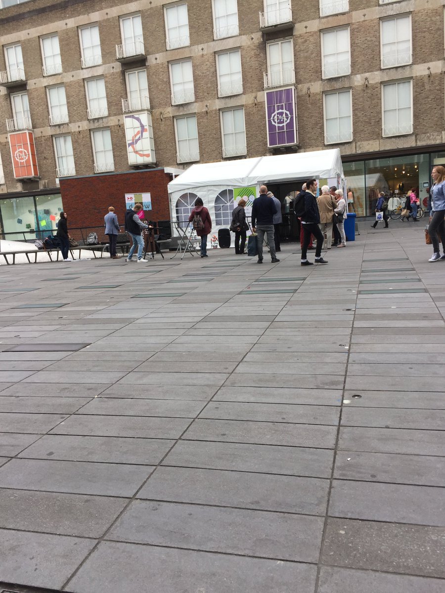 SamenSlimZorgen's tweet photo. Druk bezig met de voorbereidingen van de opening van het Slimmer Leven Huis #DTW2016 https://t.co/iMn3dOltxH