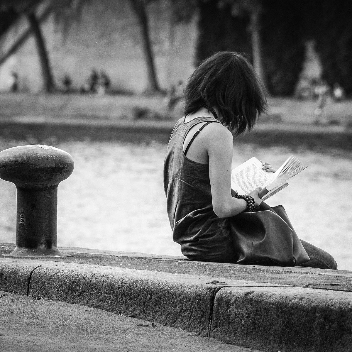 TuProtagonist's tweet photo. Disfruta de un #FelizMiercoles leyendo un libro en un sitio relajante. #lectoescritura https://t.co/vOeOApthDO