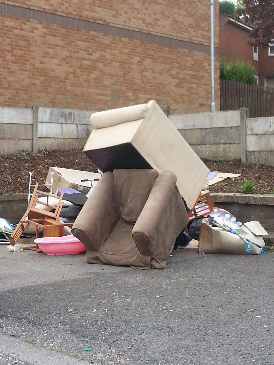 ScanlonWell's tweet image. People not caring about #Higginshaw  flytipping on the estate.  If you see it report it #fchomarketing